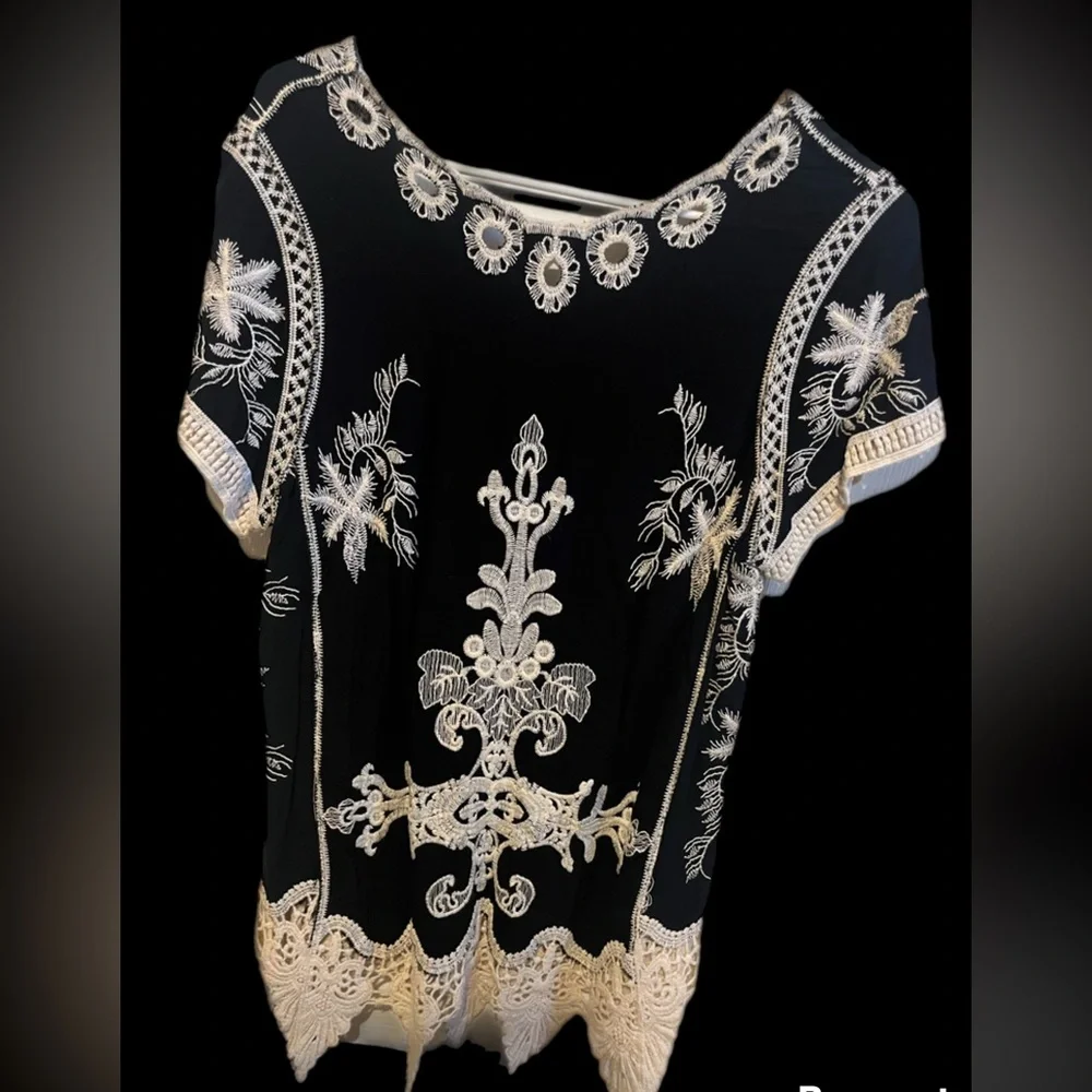 SAPPHIRE Black Top with Cream Embroidery Size Medium - Picture 2 of 3